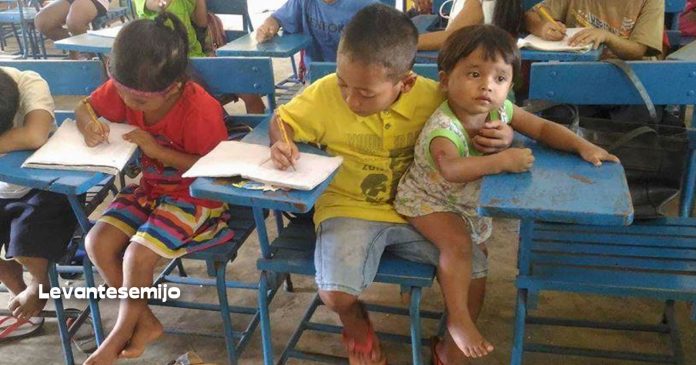 lleva-hermano-escuela-poder-estudiar